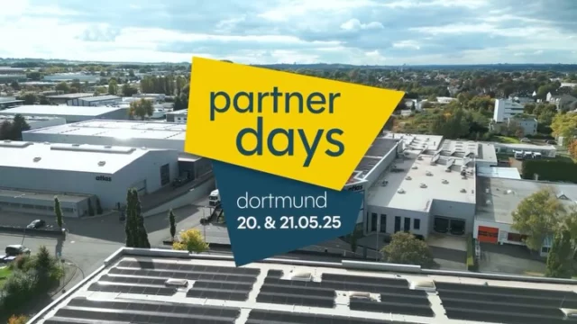 Heimspiel in Dortmund!

Die nächsten ATLAS Partner Days fanden direkt bei uns zuhause statt – in unserer Zentrale in Dortmund. Genau das hat man auch gespürt: eine besondere Atmosphäre in vertrauter Umgebung.

Für uns bei ATLAS sind diese Tage weit mehr als nur Veranstaltungen. Der persönliche Dialog, das offene Feedback, gemeinsame Ideen – all das hilft uns, unsere Produkte, Services und Zusammenarbeit gezielt weiterzuentwickeln.

Wieder mit dabei: @joeykelly.official , der mit seiner Energie und Motivation immer wieder neue Impulse setzt – auch für uns als Unternehmen.

Ein ganz besonderes Highlight war unser Abend im Signal Iduna Park – mit Blick aufs Spielfeld, gutem Essen und einem offenen, ehrlichen Talk mit @fischkreutz . Seine Geschichten aus der Kabine, seine Leidenschaft für den Fußball und seine Bodenständigkeit haben Eindruck hinterlassen.

Ein herzliches Dankeschön an alle Gäste, die vor Ort waren – für die Gespräche, die Offenheit und das Vertrauen.

Nächste Woche geht es nochmal weiter im Hamburg - wir freuen uns!

#ATLASPartnerdays #Dortmund #Heimspiel #SignalIdunaPark #JoeyKelly #KevinGroßkreutz #Partnerschaft #Teamwork