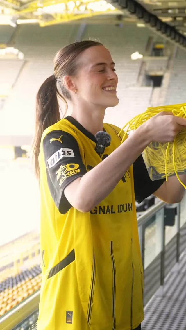 Schnürsenkel zählen statt Tore?
Wir haben die BVB-Handballerinnen auf die Probe gestellt – wer kann am besten schätzen? Seid gespannt! 😄

#atlas #bvb #handball